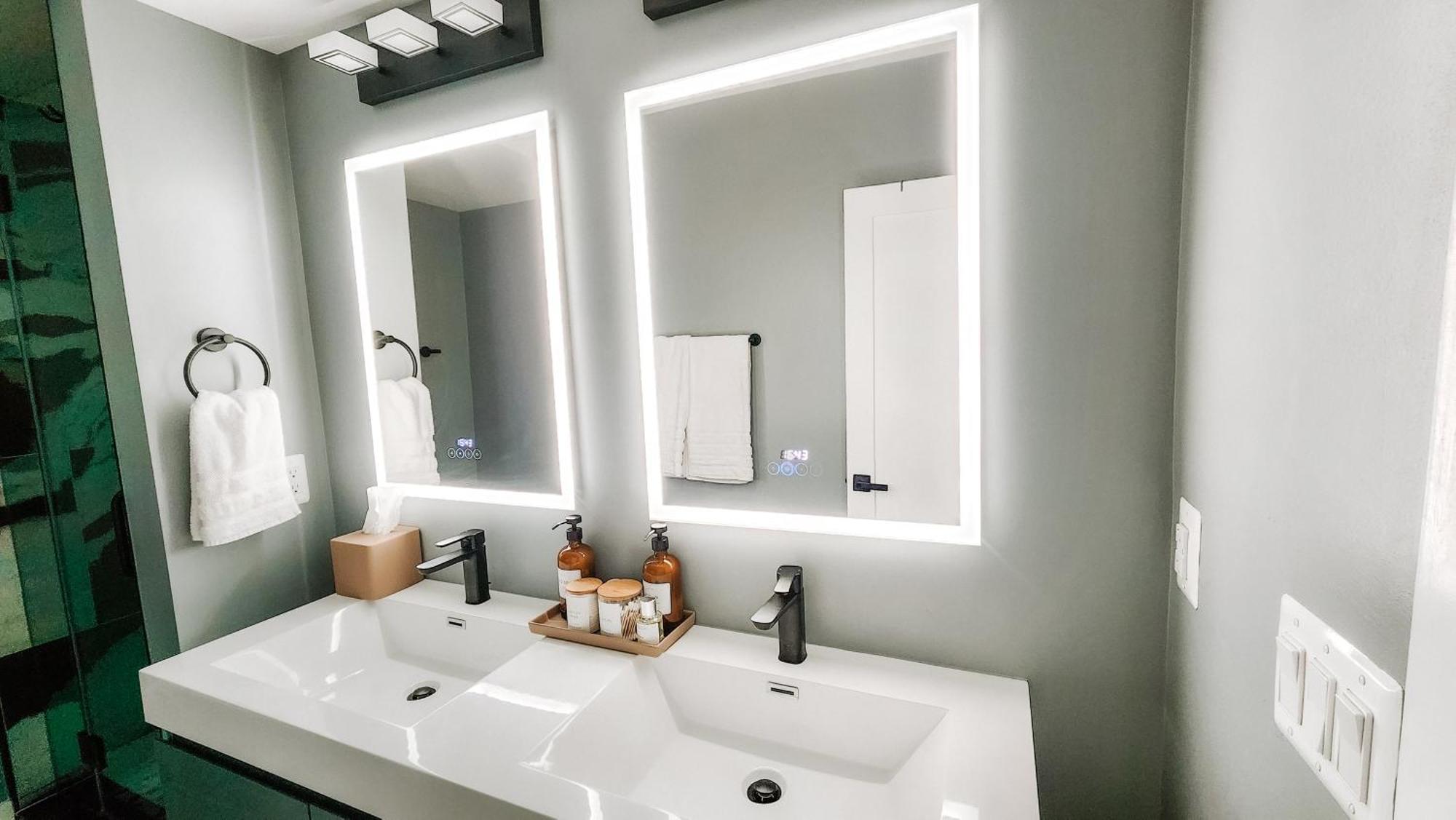 Private Modern Luxury Suite In Historic Stone Home Washington Bagian luar foto